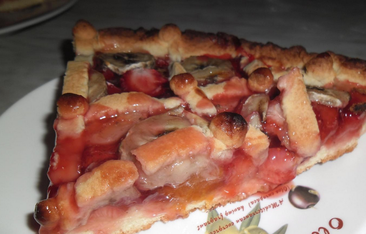 1. Этап. Клубнично-банановый пирог: Приятного аппетита!