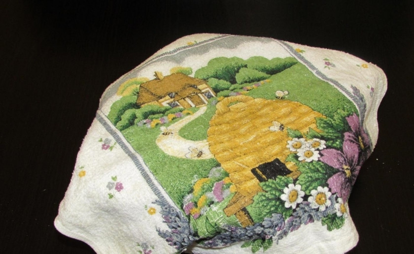 1. Этап. Оладьи на дрожжах и кефире: 9. Накрываю тесто полотенцем и оставляю его при комнатной температуре на 30 минут.