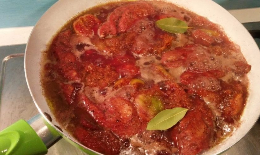 1. Этап. Курица с инжиром: 6. Тушите все на среднем огне около 20-25 минут.