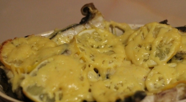 1. Этап. Рыба дори в духовке: Разогрейте духовку до ста восьмидесяти градусов. Поставьте в нее блюдо с рыбой и запекайте сорок минут. Подавайте с зеленью или свежими овощами в горячем виде.