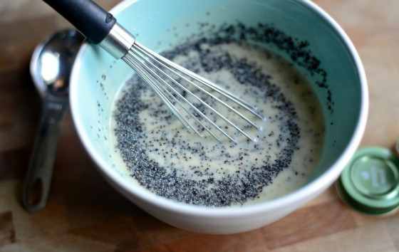 1. Этап. Салатная заправка с медом и маком: 6. Вот такая красота получается.