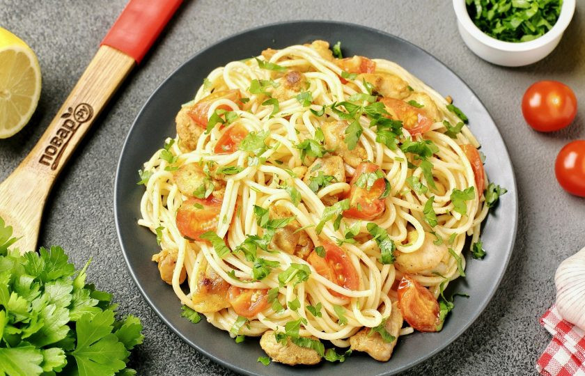 1. Этап. Спагетти с курицей и помидорами черри: Спагетти с курицей и помидорами черри готовы. Приятного аппетита!