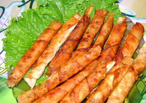 1. Этап. Жареный лаваш с сыром: 3. Запекаем их 20 минут в духовке, или же обжарим со всех сторон до золотистого цвета. Готово!