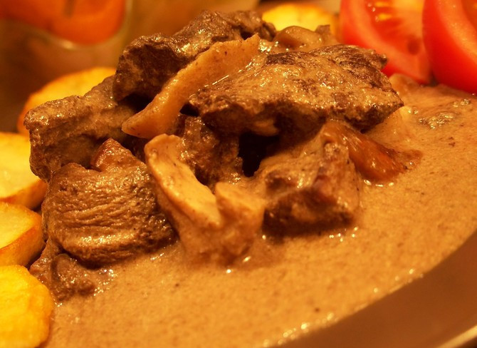 1. Этап. Бефстроганов из оленины: 7. На гарнир можете сделать пасту или картофельное пюре. Приятного аппетита!