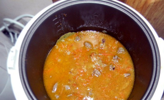 1. Этап. Cвинина в мультиварке Редмонд: Тщательно перемешиваем и готовим в режиме 