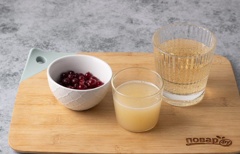 1. Этап. Грушевый коктейль с шампанским: Подготовьте все ингредиенты.