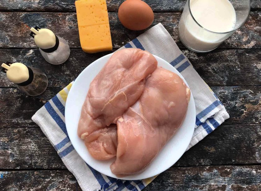 1. Этап. Домашние сосиски с сыром: Для приготовления домашних сосисок с сыром подготовьте все необходимые ингредиенты.