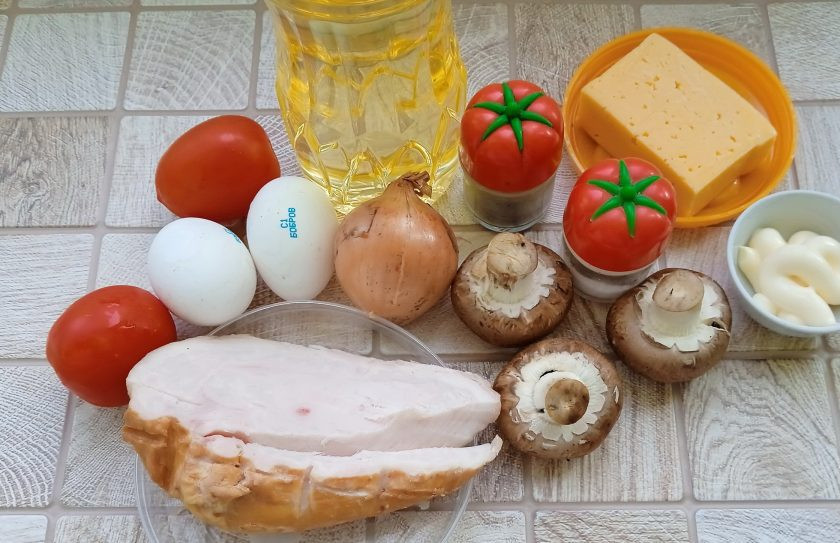 1. Этап. Салат Любимый с курицей и грибами: Подготовьте ингредиенты для приготовления салата.