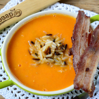 Томатный крем-суп с хрустящим рисом