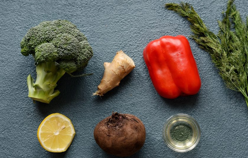 1. Этап. Салат из свеклы и брокколи: Подготовьте ингредиенты.