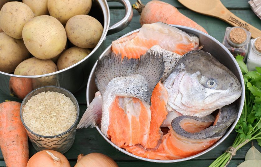 1. Этап. Уха на костре из лосося: Подготовьте все ингредиенты по списку.