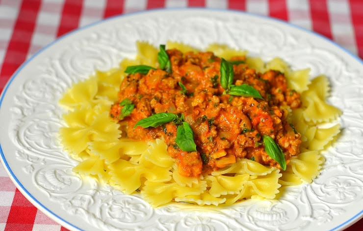 1. Этап. Соус Болоньезе долмио: Готовый соус выкладываем на предварительно отваренную пасту. Приятного аппетита!