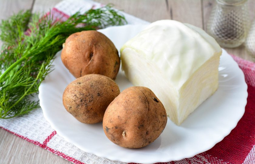 1. Этап. Татарские пирожки с картошкой: Подготовьте ингредиенты для приготовления начинки из картошки.