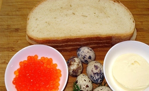 1. Этап. Гренки с икрой: Подготовьте все ингредиенты.