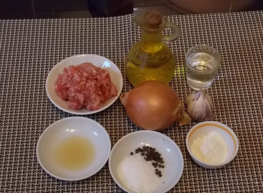 1. Этап. Котлеты Инегёль кёфте: Подготовьте все необходимые ингредиенты.