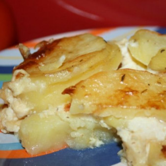 Картошка в духовке со сливками и сыром