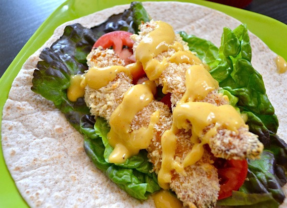 1. Этап. Курица в майонезном соусе: 8. Такой вариант прекрасно подойдет не только в качестве основного блюда, но и в качестве закуски. Достаточно только добавить немного овощей и завернуть в лаваш, например.