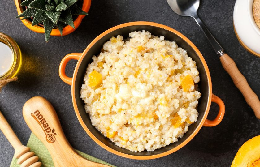 1. Этап. Каша ячневая с тыквой: Разложите кашу по тарелкам, добавьте кусочек сливочного масла или мёд по вкусу. Приятного аппетита!