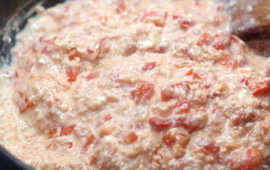 1. Этап. Миш-маш болгарский: Тушим на среднем огне еще минут 5-10 - в зависимости от того, насколько жидкий миш-маш хотите получить. Перед подачей посыпаем зеленью. Готово!