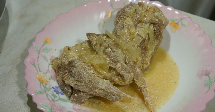 1. Этап. Индейка, тушеная в сметане: Готовую индейку, тушеную в сметане, подаем с пылу с жару. Приятного аппетита!