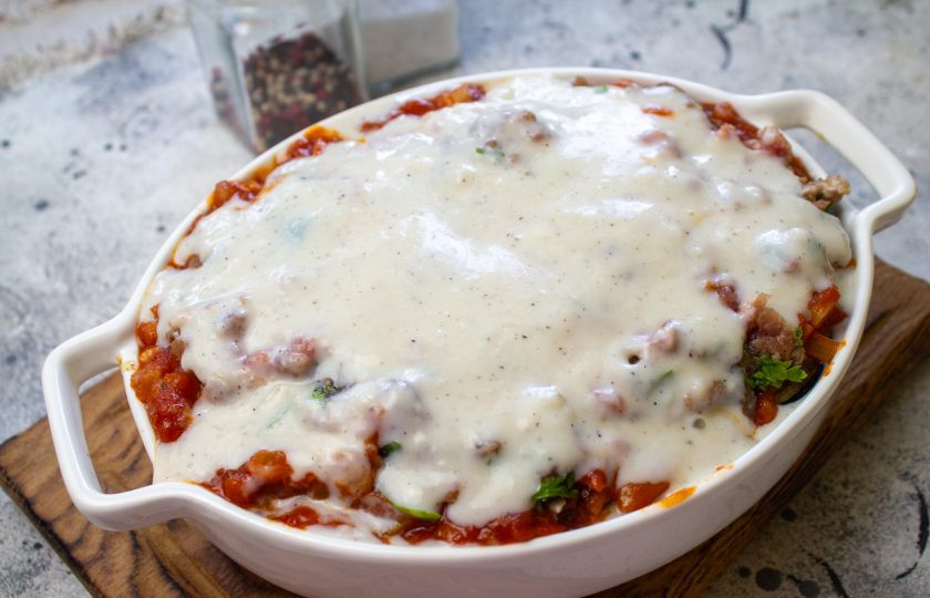 1. Этап. Запеканка из баклажанов по-гречески: Слои повторите. Поставьте запекаться в разогретую духовку до 180 градусов на 35-40 минут.