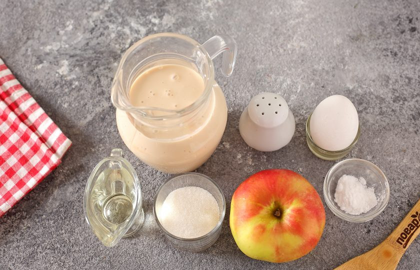 1. Этап. Оладьи на ряженке с яблоками: Подготовьте все ингредиенты.