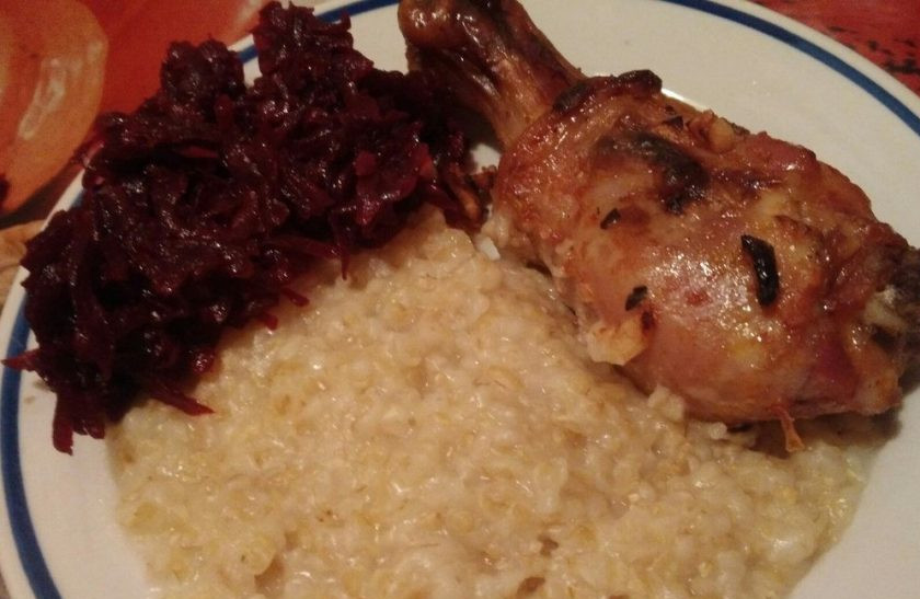 1. Этап. Запеченные окорочка (маринованные в томате): 6. На гарнир можно отварить любую крупу или приготовить картофельное пюре.