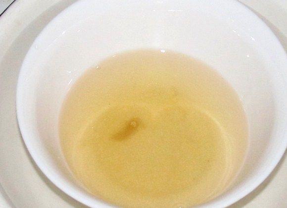 1. Этап. Крем творожно-сливочный: Где-то через полчасика после замачивания желатина его необходимо нагреть на водяной бане до полного растворения гранул. Не кипятить!