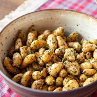 Запеченный картофель с ароматной зеленью