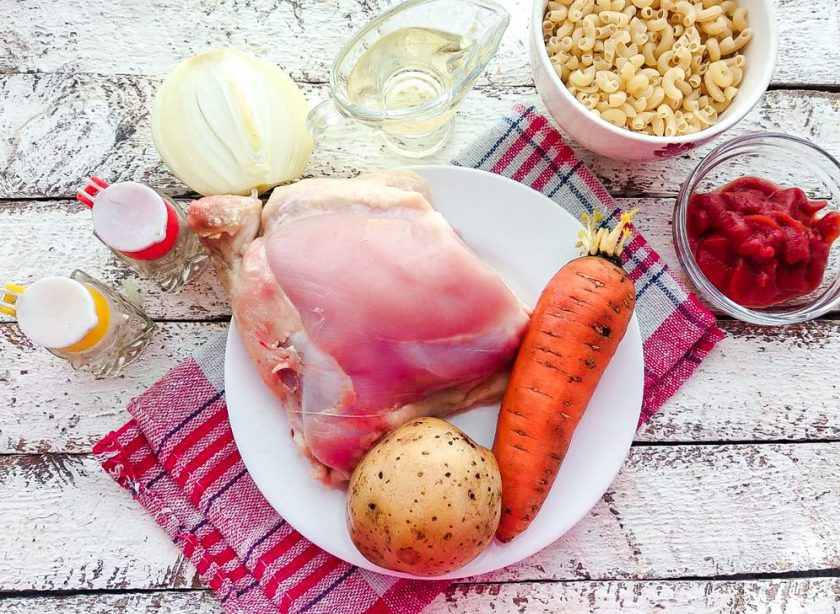 1. Этап. Жаркое с курицей и макаронами: Подготовьте все необходимые ингредиенты.