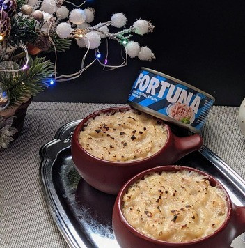 1. Этап. Запеканка из тунца А-ля Брандада: Подаём закуску горячей или холодной в формочках с подсушенными тостами. Посыпаем зеленью. Приятного аппетита!