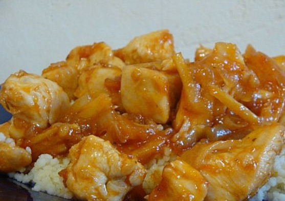 1. Этап. Курица в имбирном соусе: Готовое блюдо подается с гарниром: например, с гречкой или с рисом. Приятного аппетита!