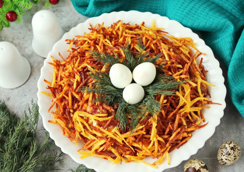 1. Этап. Салат Гнездо глухаря с колбасой: Приятного аппетита!