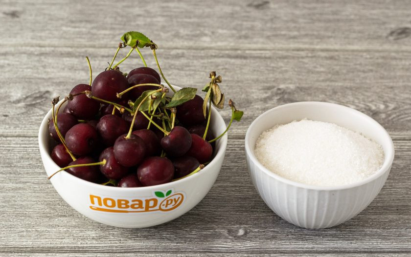 1. Этап. Варенье из вишни без косточек: Подготовьте вишню и сахар.