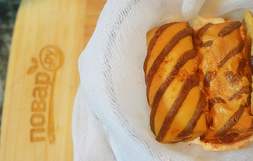 1. Этап. Пасха со вкусом Тирамису: 6. Выложите следующим слоем на творог.