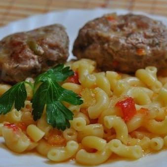 Макароны с котлетами