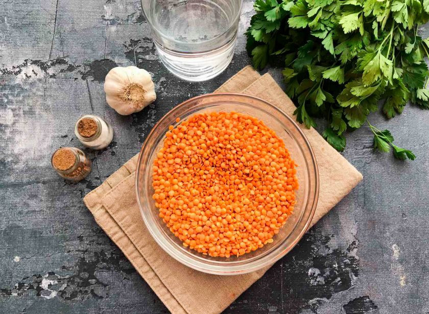 1. Этап. Чечевица по-монастырски: Подготовьте все необходимые ингредиенты.
