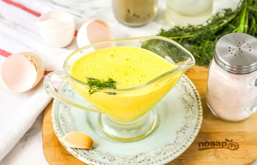 1. Этап. Соус Айоли от Джейми Оливера: Выложите соус 