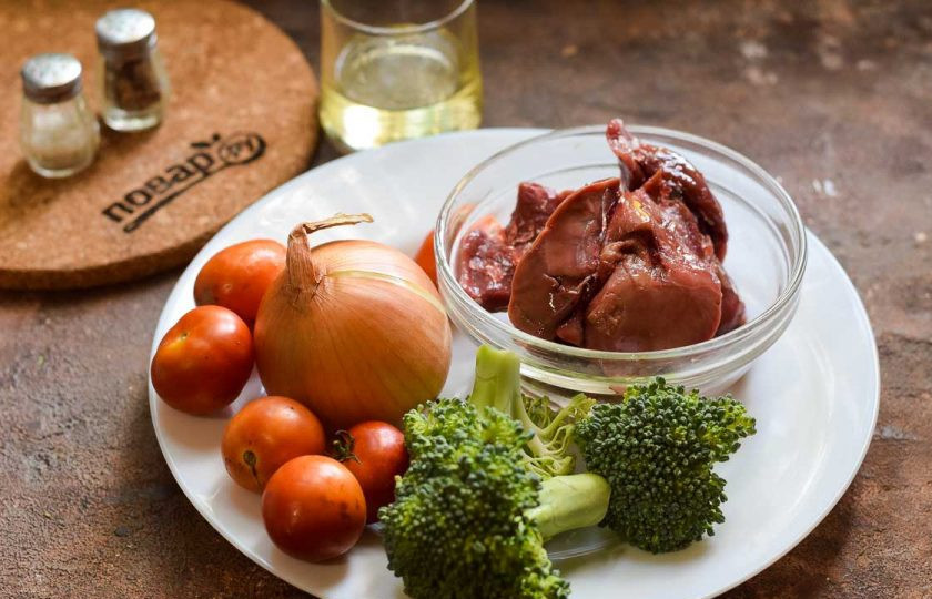 1. Этап. Салат с печенью и брокколи: Подготовьте ингредиенты.