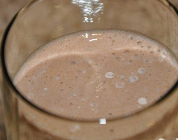 1. Этап. Коктейль Чику: 3. Сложите все составляющие в блендер и тщательно смешайте их, убедившись, что масса стала однородной.