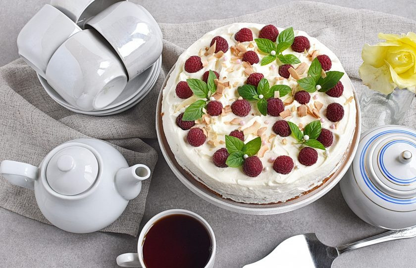 1. Этап. Торт с ягодами: Подавайте сразу же к столу.