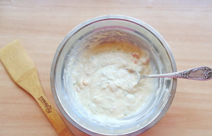 1. Этап. Оладьи с помидорами и сыром: Перемешайте тесто еще раз.