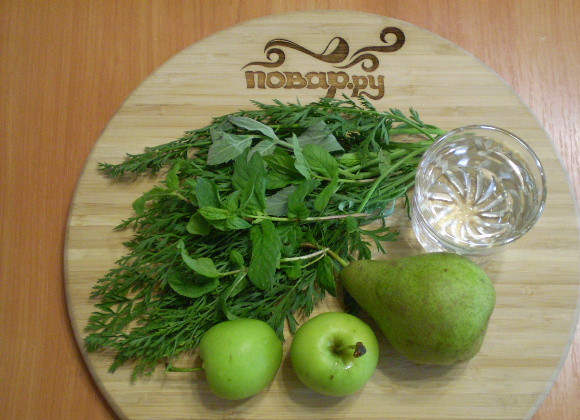 1. Этап. Зеленый коктейль с яблоком: Тщательно вымойте зелень, фрукты. Возьмите родниковую или минеральную воду.