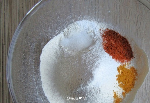 1. Этап. Чикенбургер с сыром и баклажанами: Для булочек смешайте все сухие ингредиенты.