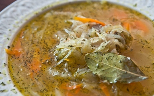 1. Этап. Щи из соленой капусты: Традиционно щи подают на второй день. Тогда консистенция становится лучше, а вкус насыщеннее. Приятного аппетита!