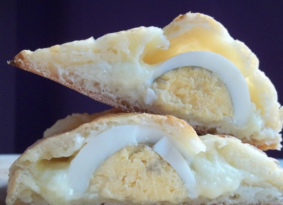 1. Этап. Хачапури по-гурийски: Вот такие прекрасные аппетитные и ароматные хачапури по-гурийски у вас получатся.