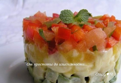 1. Этап. Салат Мартовский фьюжн: Вуаля! Готовый салат украсьте листиками тимьяна и мяты.