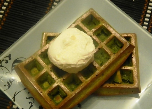 1. Этап. Диетические зеленые вафли с мороженым: К диетическим зеленым вафлям подаем диетическое мороженое домашнего приготовления. Идеальное сочетание!