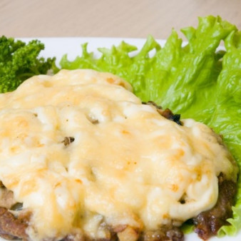 Мясо по-французски из говядины в мультиварке