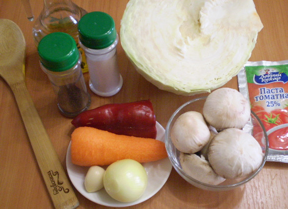 1. Этап. Солянка с грибами и капустой: Приготовьте продукты для солянки. Все овощи вымыть, почистить.